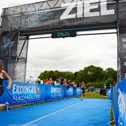 30.08.2026 - Elbe Triathlon Hamburg LAZAROV Photography http://msf.ph/oto/10091796 30.08.2026 13:09:23 Ziel 1777, 1784, 1828 meine-sportfotos.de