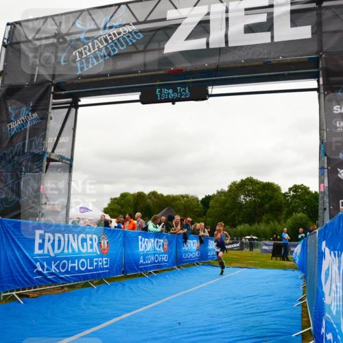 30.08.2026 - Elbe Triathlon Hamburg LAZAROV Photography http://msf.ph/oto/10091798 30.08.2026 13:09:23 Ziel 1777, 1784, 1828 meine-sportfotos.de