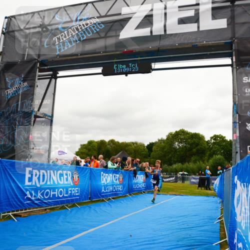 30.08.2026 - Elbe Triathlon Hamburg LAZAROV Photography http://msf.ph/oto/10091800 30.08.2026 13:09:23 Ziel 1777, 1784, 1828 meine-sportfotos.de