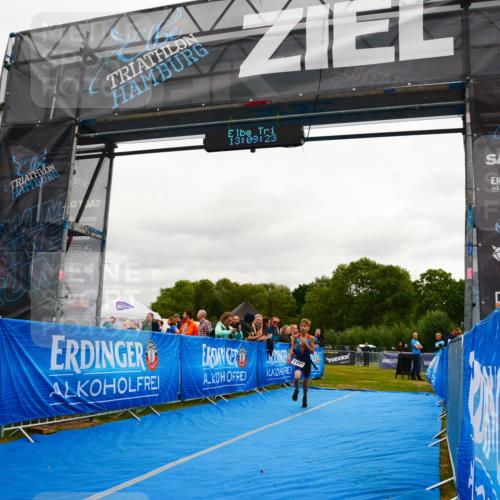 30.08.2026 - Elbe Triathlon Hamburg LAZAROV Photography http://msf.ph/oto/10091802 30.08.2026 13:09:24 Ziel 1777, 1784, 1828 meine-sportfotos.de