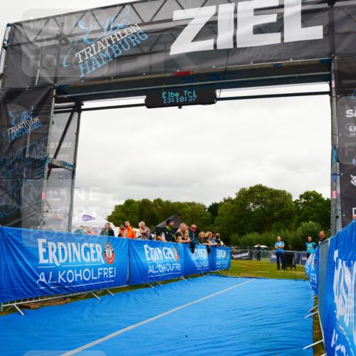 30.08.2026 - Elbe Triathlon Hamburg LAZAROV Photography http://msf.ph/oto/10091830 30.08.2026 13:10:38 Ziel 1698 meine-sportfotos.de