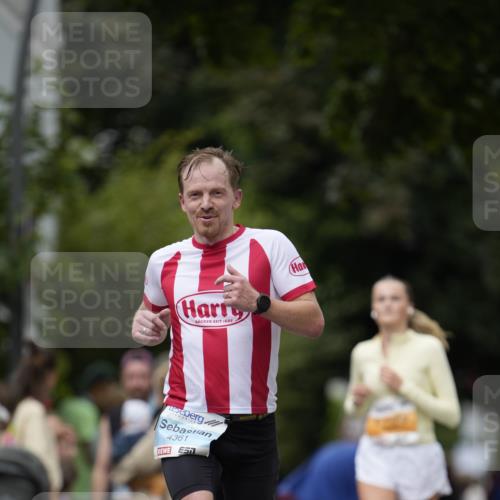 30.08.2026 - Blankeneser Heldenlauf Patografie http://msf.ph/oto/10091845 30.08.2026 12:25:26 Ziel 4332, 4333, 4338 meine-sportfotos.de