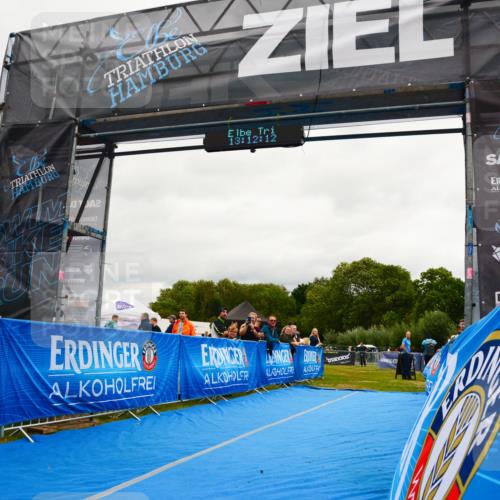 30.08.2026 - Elbe Triathlon Hamburg LAZAROV Photography http://msf.ph/oto/10091852 30.08.2026 13:12:14 Ziel 1785 meine-sportfotos.de