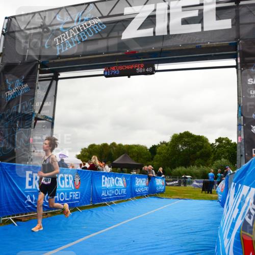 30.08.2026 - Elbe Triathlon Hamburg LAZAROV Photography http://msf.ph/oto/10091864 30.08.2026 13:14:11 Ziel 1801 meine-sportfotos.de