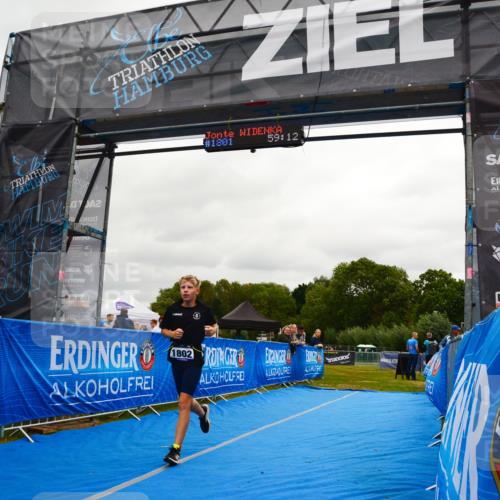 30.08.2026 - Elbe Triathlon Hamburg LAZAROV Photography http://msf.ph/oto/10091875 30.08.2026 13:15:03 Ziel 1802 meine-sportfotos.de