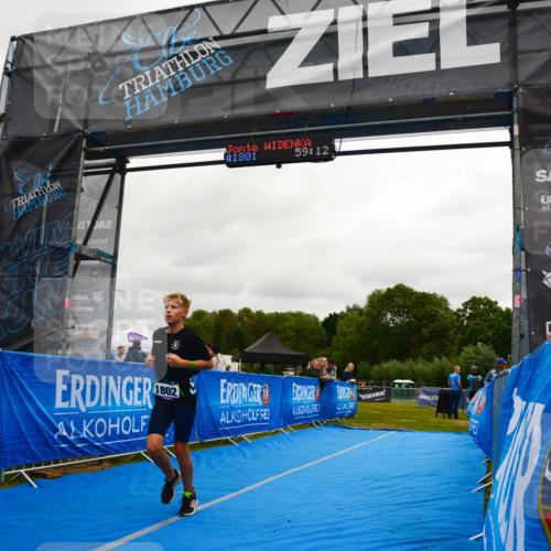 30.08.2026 - Elbe Triathlon Hamburg LAZAROV Photography http://msf.ph/oto/10091877 30.08.2026 13:15:03 Ziel 1802 meine-sportfotos.de