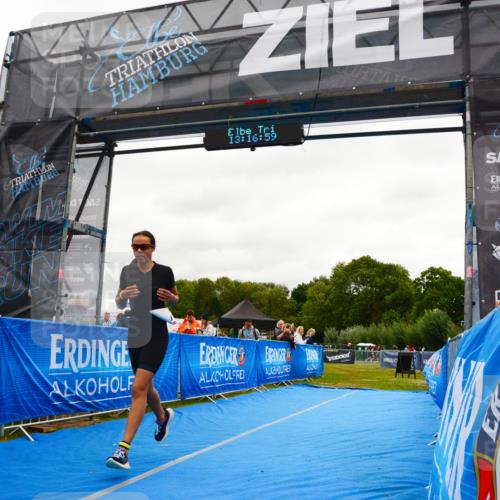 30.08.2026 - Elbe Triathlon Hamburg LAZAROV Photography http://msf.ph/oto/10091888 30.08.2026 13:16:59 Ziel 1830 meine-sportfotos.de