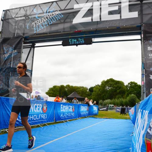 30.08.2026 - Elbe Triathlon Hamburg LAZAROV Photography http://msf.ph/oto/10091892 30.08.2026 13:16:59 Ziel 1830 meine-sportfotos.de
