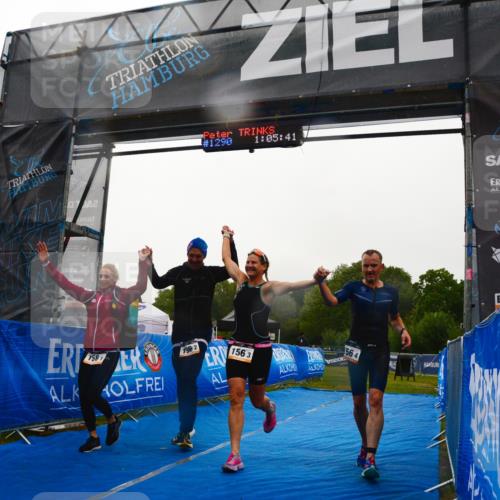 30.08.2026 - Elbe Triathlon Hamburg LAZAROV Photography http://msf.ph/oto/10091932 30.08.2026 16:09:40 Ziel  meine-sportfotos.de