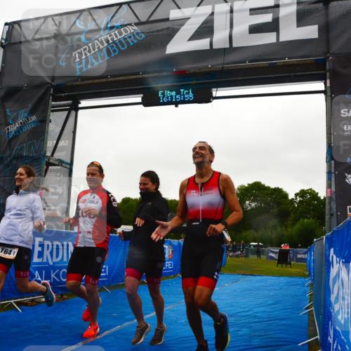 30.08.2026 - Elbe Triathlon Hamburg LAZAROV Photography http://msf.ph/oto/10091947 30.08.2026 16:15:54 Ziel  meine-sportfotos.de