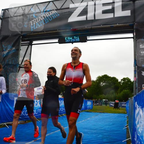 30.08.2026 - Elbe Triathlon Hamburg LAZAROV Photography http://msf.ph/oto/10091948 30.08.2026 16:15:54 Ziel  meine-sportfotos.de