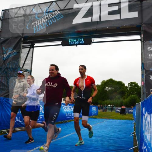 30.08.2026 - Elbe Triathlon Hamburg LAZAROV Photography http://msf.ph/oto/10091953 30.08.2026 16:16:47 Ziel  meine-sportfotos.de