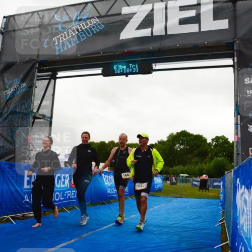 30.08.2026 - Elbe Triathlon Hamburg LAZAROV Photography http://msf.ph/oto/10091964 30.08.2026 16:18:31 Ziel  meine-sportfotos.de