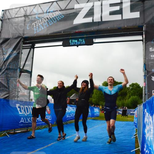 30.08.2026 - Elbe Triathlon Hamburg LAZAROV Photography http://msf.ph/oto/10091982 30.08.2026 16:23:14 Ziel  meine-sportfotos.de