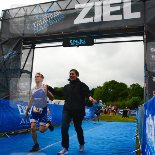 30.08.2026 - Elbe Triathlon Hamburg LAZAROV Photography http://msf.ph/oto/10092001 30.08.2026 16:25:48 Ziel  meine-sportfotos.de