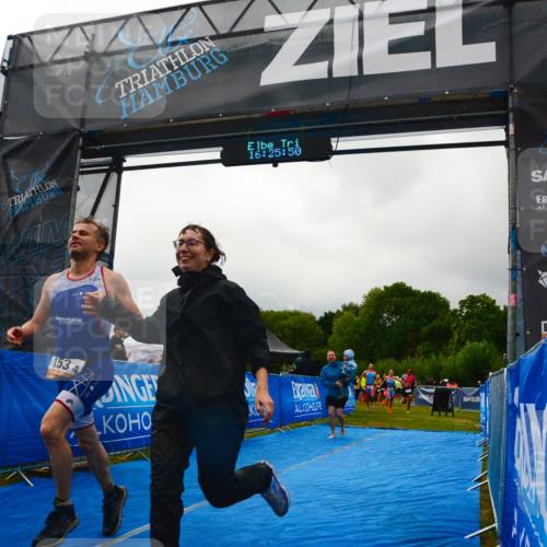 30.08.2026 - Elbe Triathlon Hamburg LAZAROV Photography http://msf.ph/oto/10092002 30.08.2026 16:25:49 Ziel  meine-sportfotos.de