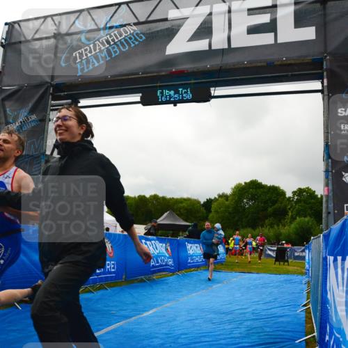 30.08.2026 - Elbe Triathlon Hamburg LAZAROV Photography http://msf.ph/oto/10092003 30.08.2026 16:25:49 Ziel  meine-sportfotos.de