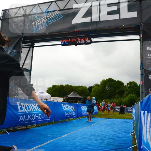 30.08.2026 - Elbe Triathlon Hamburg LAZAROV Photography http://msf.ph/oto/10092004 30.08.2026 16:25:49 Ziel  meine-sportfotos.de
