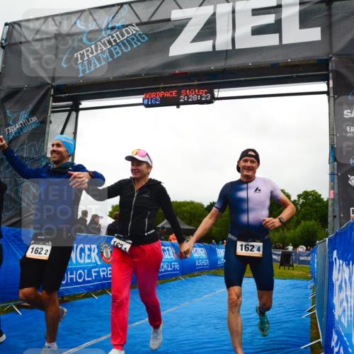 30.08.2026 - Elbe Triathlon Hamburg LAZAROV Photography http://msf.ph/oto/10092028 30.08.2026 16:28:22 Ziel  meine-sportfotos.de