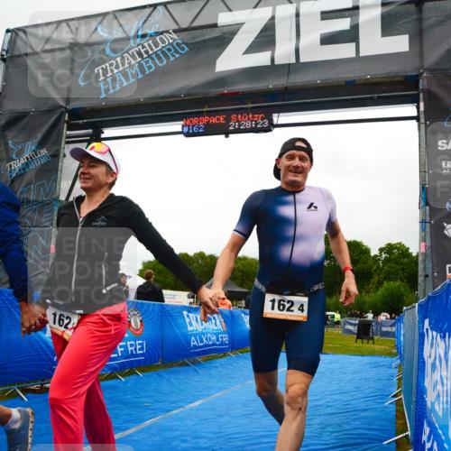 30.08.2026 - Elbe Triathlon Hamburg LAZAROV Photography http://msf.ph/oto/10092030 30.08.2026 16:28:22 Ziel  meine-sportfotos.de