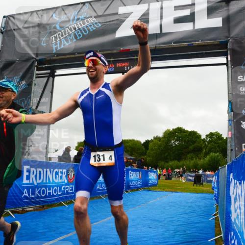 30.08.2026 - Elbe Triathlon Hamburg LAZAROV Photography http://msf.ph/oto/10092036 30.08.2026 16:30:26 Ziel  meine-sportfotos.de