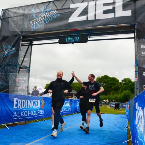 30.08.2026 - Elbe Triathlon Hamburg LAZAROV Photography http://msf.ph/oto/10092071 30.08.2026 16:31:30 Ziel  meine-sportfotos.de