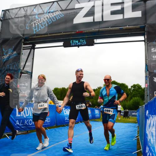 30.08.2026 - Elbe Triathlon Hamburg LAZAROV Photography http://msf.ph/oto/10092146 30.08.2026 16:34:29 Ziel  meine-sportfotos.de