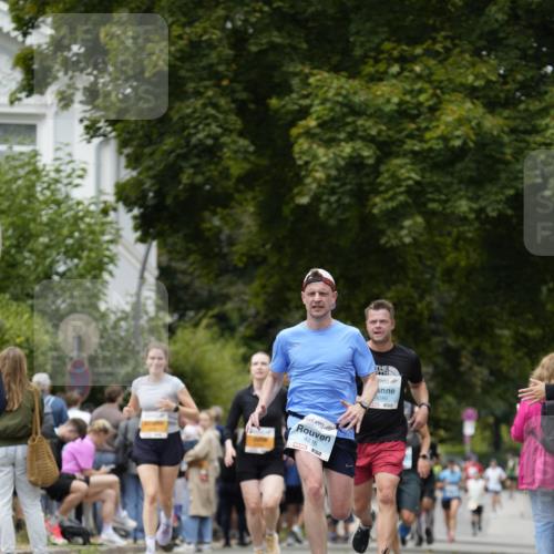 30.08.2026 - Blankeneser Heldenlauf Patografie http://msf.ph/oto/10092183 30.08.2026 12:28:31 Ziel 4216, 4246 meine-sportfotos.de