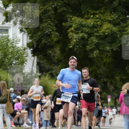30.08.2026 - Blankeneser Heldenlauf Patografie http://msf.ph/oto/10092185 30.08.2026 12:28:31 Ziel 4216, 4246 meine-sportfotos.de