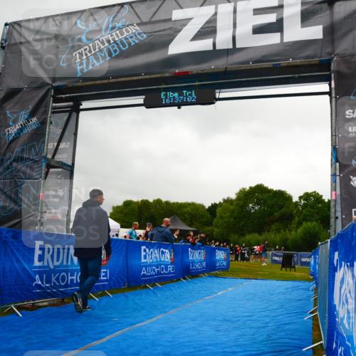 30.08.2026 - Elbe Triathlon Hamburg LAZAROV Photography http://msf.ph/oto/10092188 30.08.2026 16:37:01 Ziel  meine-sportfotos.de