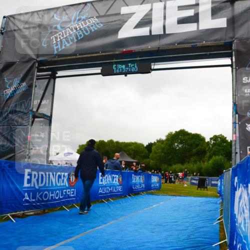 30.08.2026 - Elbe Triathlon Hamburg LAZAROV Photography http://msf.ph/oto/10092196 30.08.2026 16:37:02 Ziel  meine-sportfotos.de