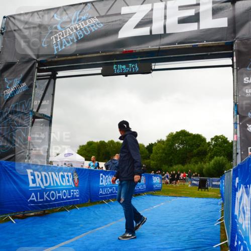 30.08.2026 - Elbe Triathlon Hamburg LAZAROV Photography http://msf.ph/oto/10092201 30.08.2026 16:37:18 Ziel  meine-sportfotos.de