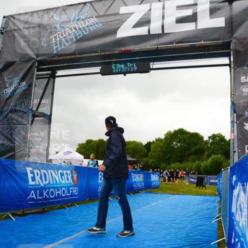 30.08.2026 - Elbe Triathlon Hamburg LAZAROV Photography http://msf.ph/oto/10092203 30.08.2026 16:37:18 Ziel  meine-sportfotos.de