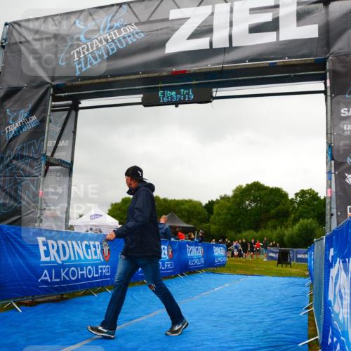 30.08.2026 - Elbe Triathlon Hamburg LAZAROV Photography http://msf.ph/oto/10092205 30.08.2026 16:37:18 Ziel  meine-sportfotos.de