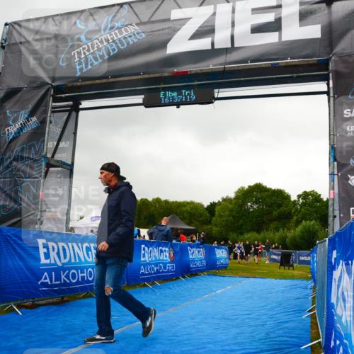 30.08.2026 - Elbe Triathlon Hamburg LAZAROV Photography http://msf.ph/oto/10092207 30.08.2026 16:37:18 Ziel  meine-sportfotos.de