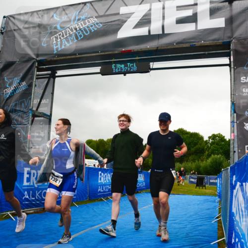 30.08.2026 - Elbe Triathlon Hamburg LAZAROV Photography http://msf.ph/oto/10092215 30.08.2026 16:37:27 Ziel  meine-sportfotos.de