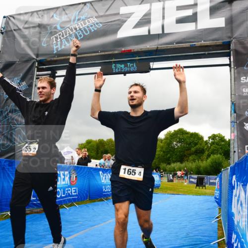 30.08.2026 - Elbe Triathlon Hamburg LAZAROV Photography http://msf.ph/oto/10092241 30.08.2026 16:39:02 Ziel  meine-sportfotos.de