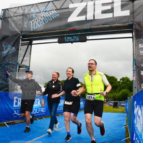 30.08.2026 - Elbe Triathlon Hamburg LAZAROV Photography http://msf.ph/oto/10092257 30.08.2026 16:40:29 Ziel  meine-sportfotos.de