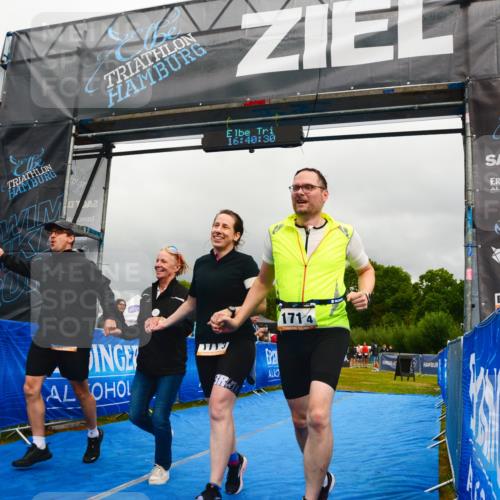30.08.2026 - Elbe Triathlon Hamburg LAZAROV Photography http://msf.ph/oto/10092259 30.08.2026 16:40:30 Ziel  meine-sportfotos.de