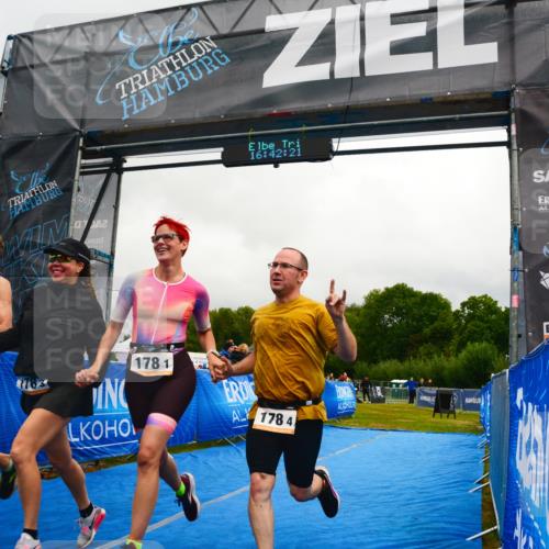 30.08.2026 - Elbe Triathlon Hamburg LAZAROV Photography http://msf.ph/oto/10092270 30.08.2026 16:42:21 Ziel  meine-sportfotos.de