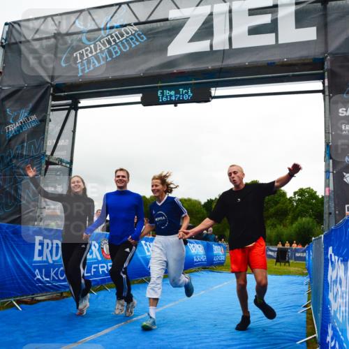 30.08.2026 - Elbe Triathlon Hamburg LAZAROV Photography http://msf.ph/oto/10092309 30.08.2026 16:47:06 Ziel  meine-sportfotos.de