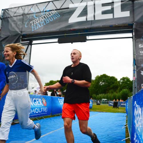 30.08.2026 - Elbe Triathlon Hamburg LAZAROV Photography http://msf.ph/oto/10092318 30.08.2026 16:47:07 Ziel  meine-sportfotos.de