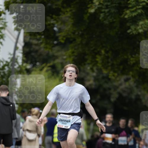 30.08.2026 - Blankeneser Heldenlauf Patografie http://msf.ph/oto/10092353 30.08.2026 12:31:00 Ziel 4013, 4159, 4440 meine-sportfotos.de