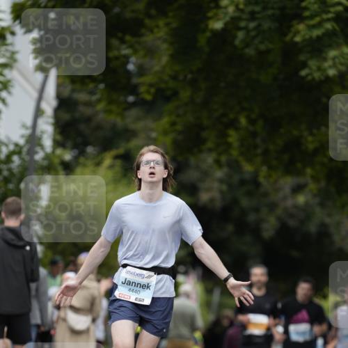 30.08.2026 - Blankeneser Heldenlauf Patografie http://msf.ph/oto/10092354 30.08.2026 12:31:01 Ziel 4013, 4159, 4440 meine-sportfotos.de