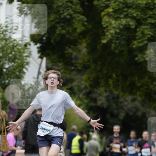 30.08.2026 - Blankeneser Heldenlauf Patografie http://msf.ph/oto/10092356 30.08.2026 12:31:02 Ziel 4013, 4159, 4440 meine-sportfotos.de