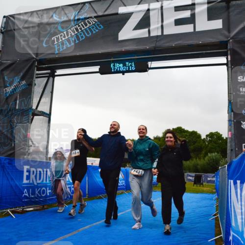 30.08.2026 - Elbe Triathlon Hamburg LAZAROV Photography http://msf.ph/oto/10092357 30.08.2026 17:02:16 Ziel  meine-sportfotos.de