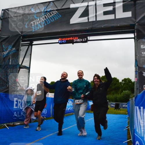 30.08.2026 - Elbe Triathlon Hamburg LAZAROV Photography http://msf.ph/oto/10092358 30.08.2026 17:02:16 Ziel  meine-sportfotos.de