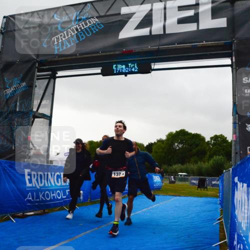 30.08.2026 - Elbe Triathlon Hamburg LAZAROV Photography http://msf.ph/oto/10092368 30.08.2026 17:02:41 Ziel  meine-sportfotos.de