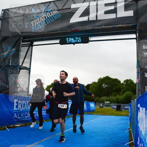 30.08.2026 - Elbe Triathlon Hamburg LAZAROV Photography http://msf.ph/oto/10092369 30.08.2026 17:02:41 Ziel  meine-sportfotos.de