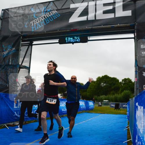 30.08.2026 - Elbe Triathlon Hamburg LAZAROV Photography http://msf.ph/oto/10092371 30.08.2026 17:02:41 Ziel  meine-sportfotos.de